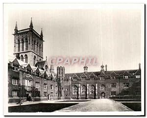 Seller image for Carte Postale Semi Moderne Cambridge Great court st Johns college cambridge for sale by CPAPHIL