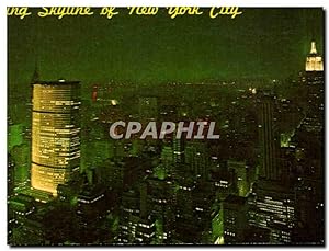 Imagen del vendedor de Carte Postale Ancienne Glittering panorama of the New York City Skyline Showing Chrysler Pan Am and Empire Sate Buildings a la venta por CPAPHIL