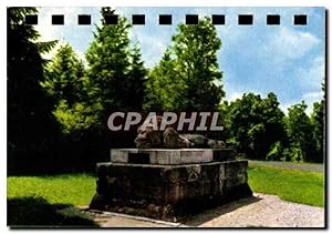 Bild des Verkufers fr Carte Postale Semi Moderne Verdun Et Les Champs De Bataille Le Lion de la Chapelle Ste Fine Monument zum Verkauf von CPAPHIL