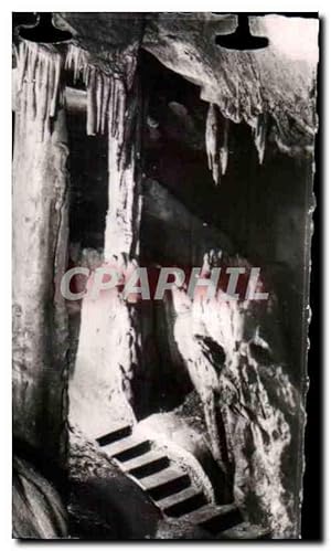 Imagen del vendedor de Carte Postale Semi Moderne Les Pyrenees Les Grottes de Betharram Le Passage des Colonnes a la venta por CPAPHIL