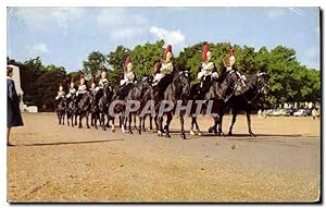 Seller image for Carte Postale Ancienne Queen's Life Guard London Cheval Militaria for sale by CPAPHIL