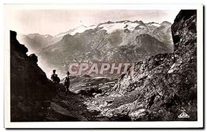 Bild des Verkufers fr Carte Postale Ancienne Luchon Les Monts Maudits vus a traves I'echancrure du Port de Venasque zum Verkauf von CPAPHIL