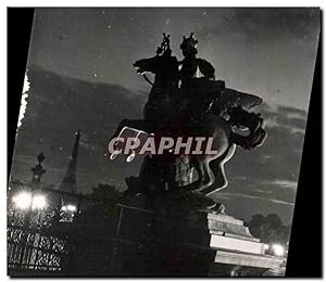 Bild des Verkufers fr Carte Postale Ancienne Paris Grand palais Statue Tour Eiffel zum Verkauf von CPAPHIL