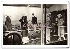 Image du vendeur pour Carte Postale Ancienne Paris Vitrine du Printemps Extraits du Livre Mannequins Mode mis en vente par CPAPHIL