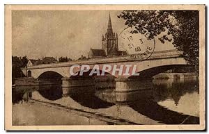 Carte Postale Ancienne Mayenne La basilique et le pont d'Avesnieres