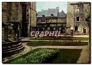 Image du vendeur pour Carte Postale Semi Moderne La Bretagne En Couleurs Vannes Le Clotre Renaissance la cathdrale et les maisons a colombages mis en vente par CPAPHIL