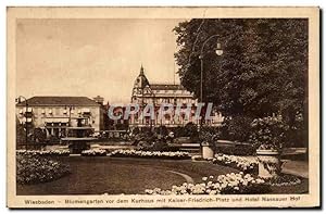 Bild des Verkufers fr Carte Postale Ancienne Wiesbaden Blumengarten vor dem Kurhaus mit Kaiser Friedrich Platz und Htel Nassauer zum Verkauf von CPAPHIL