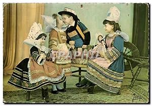 Image du vendeur pour Carte Postale Moderne La Bretagne Enfants En Costume Breton mis en vente par CPAPHIL