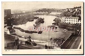 Image du vendeur pour Carte Postale Ancienne Brest Entre D'Un Navire Guerre Dans L'Arsenal Bateau mis en vente par CPAPHIL