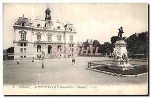 Bild des Verkufers fr Carte Postale Ancienne Tarbes L'Htel de Ville et le Monument Danton zum Verkauf von CPAPHIL