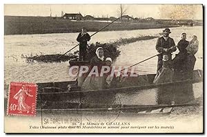 Carte Postale Ancienne Au Marais de Challans Yoles Bateaux plats dont les Maraichins se servent p...