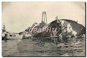 Immagine del venditore per Carte Postale Ancienne Bateau Catastrophe du Libert Toulon L'epave laissant voir une tourelle et un canon retourne venduto da CPAPHIL