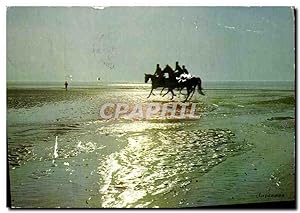Seller image for Carte Postale Moderne Deauville Cavaliers Effet de contre jour for sale by CPAPHIL