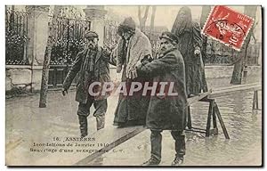 Carte Postale Ancienne Asnieres Inondations de Janvier 1910 Sauvetage d'une sexagenaire TOP