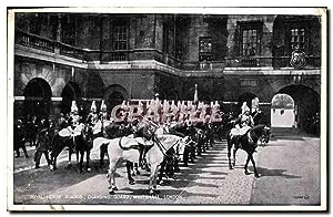 Bild des Verkufers fr Carte Postale Ancienne London Royal Horse Guards Changing Guard Whitehall zum Verkauf von CPAPHIL