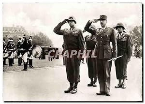 Image du vendeur pour Carte Postale Moderne Militaria 2eme guerre mondiale Liberation de Paris Le gnral BRadley e tle Gnral Koenig devant soldat inconnu mis en vente par CPAPHIL