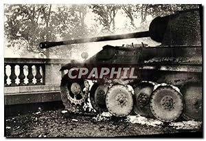 Carte Postale Ancienne Militaria Au cours d'un combat avec l'armee Leclerc un Tigre brule dans le...