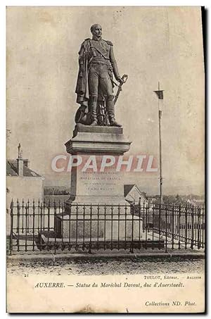 Bild des Verkufers fr Carte Postale Ancienne Auxerre La Statue du Marechal Davout Duc d'Auerstaedt zum Verkauf von CPAPHIL