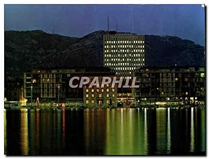 Image du vendeur pour Carte Postale Moderne Toulon La nuit sur les quais du port L'htel de ville mis en vente par CPAPHIL