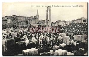 Carte Postale Ancienne Arles Les Guardian et Guardianno de Camargue Avant le defil Chevaux Folklore