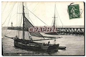 Image du vendeur pour Carte Postale Ancienne Trouville Bateau de peche sortant du port mis en vente par CPAPHIL