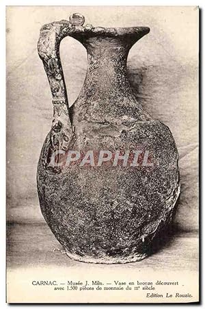 Image du vendeur pour Carte Postale Ancienne Carnac Musee Vase en Bronze Decouvert avec 1500 pieces de monnaie du 3eme s mis en vente par CPAPHIL