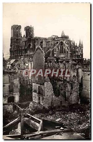 Carte Postale Moderne Reims La cathédrale et les quartiers avoisinants apres le bombardement 1914...