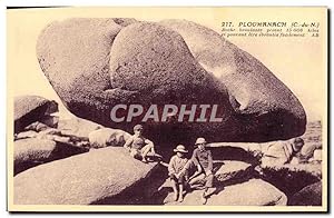 Seller image for Carte Postale Ancienne Ploumanach Roche Branlante Pesant 15000 kilos Enfants for sale by CPAPHIL