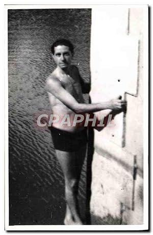 Immagine del venditore per CARTE PHOTO Homme en maillot de bain venduto da CPAPHIL