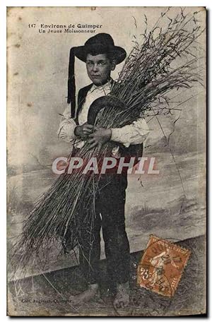 Carte Postale Ancienne Environs de Quimper Un Jeune moissonneur Paysan Folklore