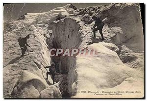 Carte Postale Ancienne Chamonix ascension Perilleuse Passage d'une crevasse au Mont Blanc alpinisme