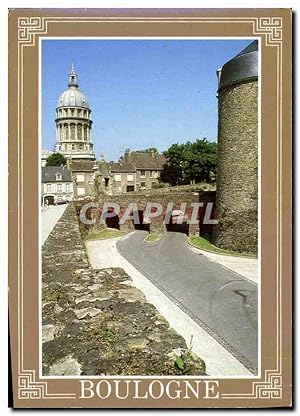 Carte Postale Moderne Boulogne l'entrée du musee le clocher de la cathédrale