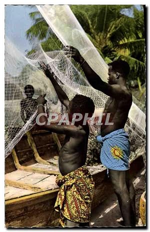 Carte Postale Moderne L'Afrique En Couleurs Pecheurs Reparant Leurs fîlets