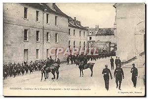 Carte Postale Ancienne Soissons Intérieur de la Caserne Charpentier Le 67eme rentrant de marche M...