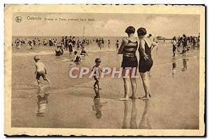 Carte Postale Ancienne Ostende Grands et Petits prennent leurs ebats