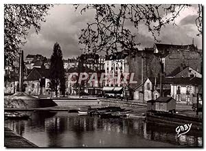 Bild des Verkufers fr Carte Postale Moderne Nantes La rivire l'Erdre et le Monument erige a la memoire des cinquante otages fusilles par les allemands zum Verkauf von CPAPHIL