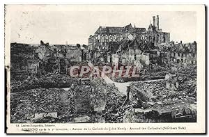 Imagen del vendedor de Carte Postale Ancienne Soissons Apres la 2eme invasion Autour de la cathdrale Militaria a la venta por CPAPHIL