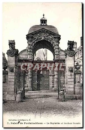Bild des Verkufers fr Carte Postale Ancienne Palais de Fontainebleau Le Baptistere et les Deux Hermes zum Verkauf von CPAPHIL