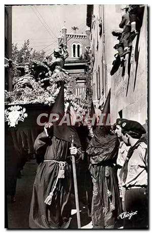 Seller image for Carte Postale Moderne Perpignan Semaine sainte en Roussillon La procession de la Sanch Le cortege des penitents quitte Saint-Jacques for sale by CPAPHIL