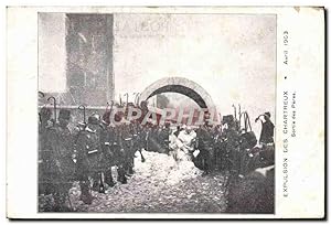 Carte Postale Ancienne Expulsion des Chartreux Avril 1903 Sortie des peres