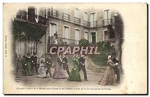 Carte Postale Ancienne Folklore Groupes sortant de la mairie pour danser le bal d'office le jour ...