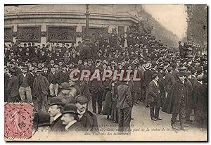 Carte Postale Ancienne Paris 1er Mai 1906 Curieux et manifestants Statue de la Republique