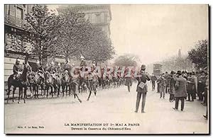 Carte Postale Ancienne La manifestation du 1er mai a Paris Devant la caserne du Château d'eau