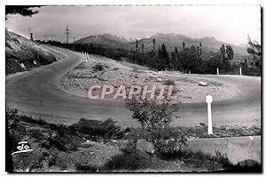 Carte Postale Moderne Route Napoleon Un virage dans la montee vers le Col Bayard Dans le fond le ...