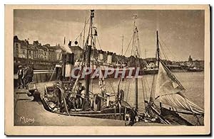 Carte Postale Ancienne Dieppe L'Avant Port Chalutiers et paquebots pres de la gare maritime