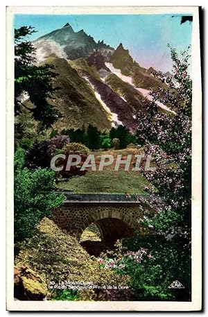 Carte Postale Ancienne Le Mont Dore Le Pic Du Sancy Vu du Pont de la Dore