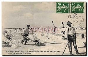 Carte Postale Ancienne Aigues Mortes Levage du sel aux salins du Perrier