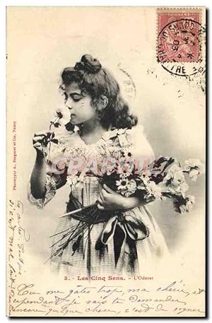 Bild des Verkufers fr Carte Postale Ancienne Fantaisie Enfant Les cinq sens L'odorat zum Verkauf von CPAPHIL