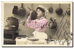 Seller image for Carte Postale Ancienne Femme la petite cuisiniere for sale by CPAPHIL