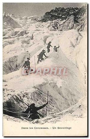 Carte Postale Ancienne Militaria Chasseurs Alpins Dans les crevasses Un sauvetage alpinisme